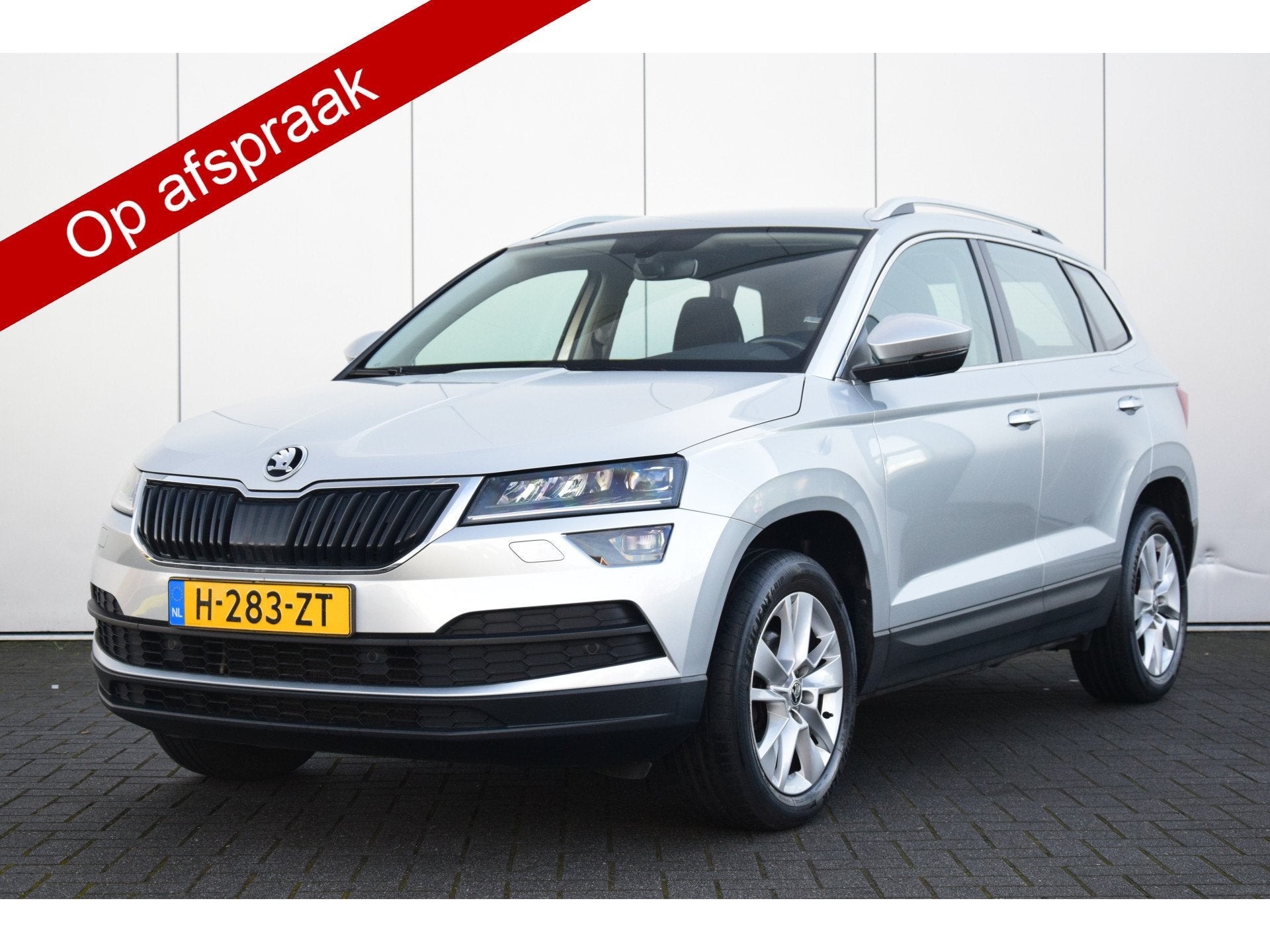 Skoda Karoq 1.5 TSI ACT Business Edition Led Navi/Camera Pdc, Auto's, Dealer onderhouden, Stof, 4 cilinders, 150 pk