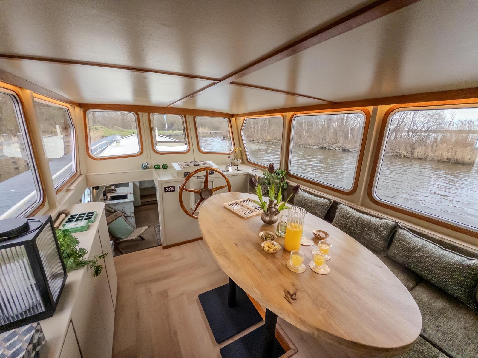 Luxe motor 1500 - woonschip (vloerverwarming), Watersport en Boten, Motorboten en Motorjachten, Overige merken, Diesel, 15 m, Zo goed als nieuw