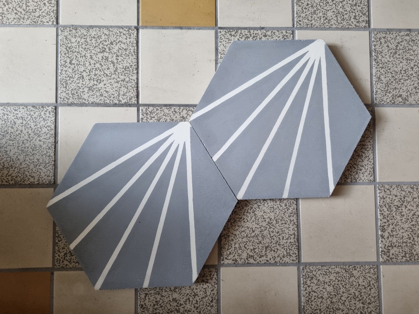 Restpartij grijze cementtegels, Doe-het-zelf en Verbouw, Tegels, Ophalen, Overige materialen, Nieuw, Minder dan 5 m²