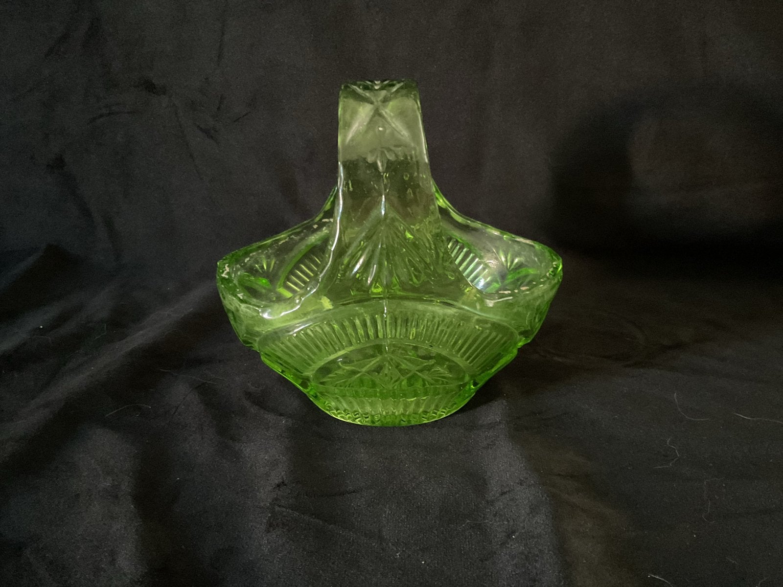 Boho Art-Deco Groene Glazen Mand - Uranium Glas ?, Ophalen of Verzenden