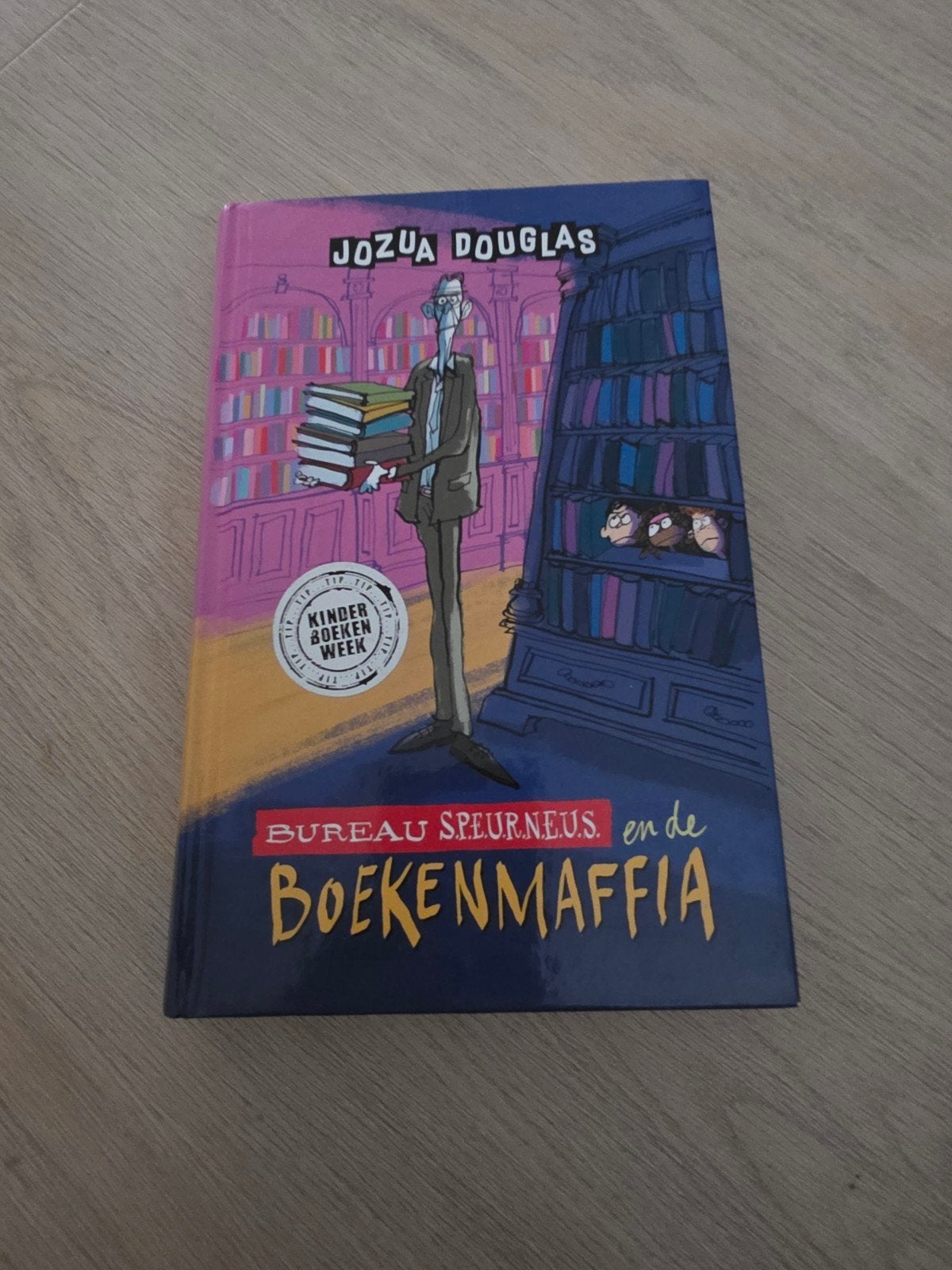 jozua douglas bureau speurneus en de boekenmaffia, Ophalen of Verzenden, Zo goed als nieuw