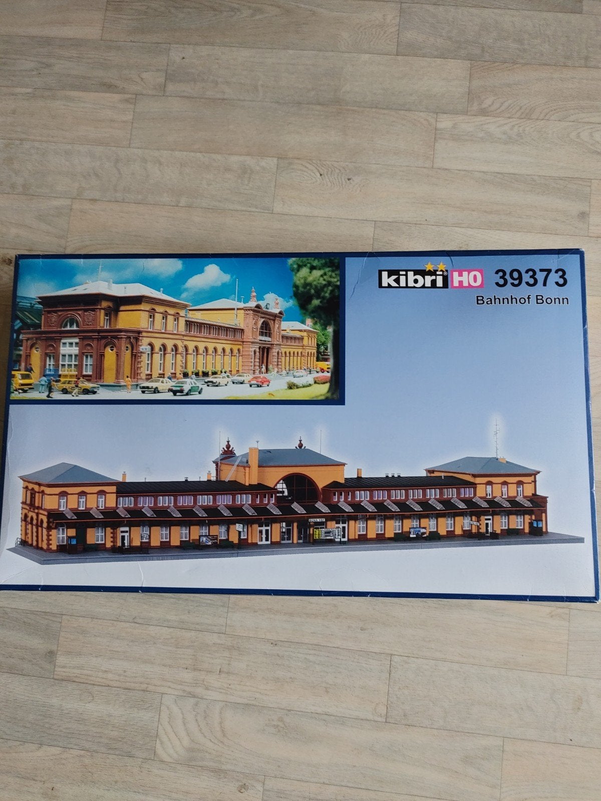 Kibri HO 39373 Station Bonn Modelbouw, Ophalen of Verzenden, Nieuw, Brug, Tunnel of Gebouw, Overige merken