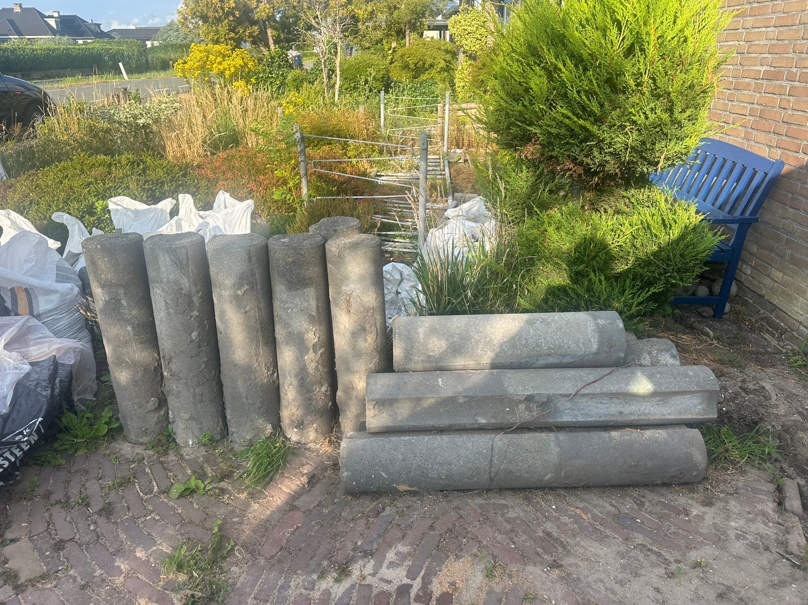 Gratis 15 betonnen palen afrastering tuin, Ophalen, Gebruikt, Minder dan 25 cm, Beton