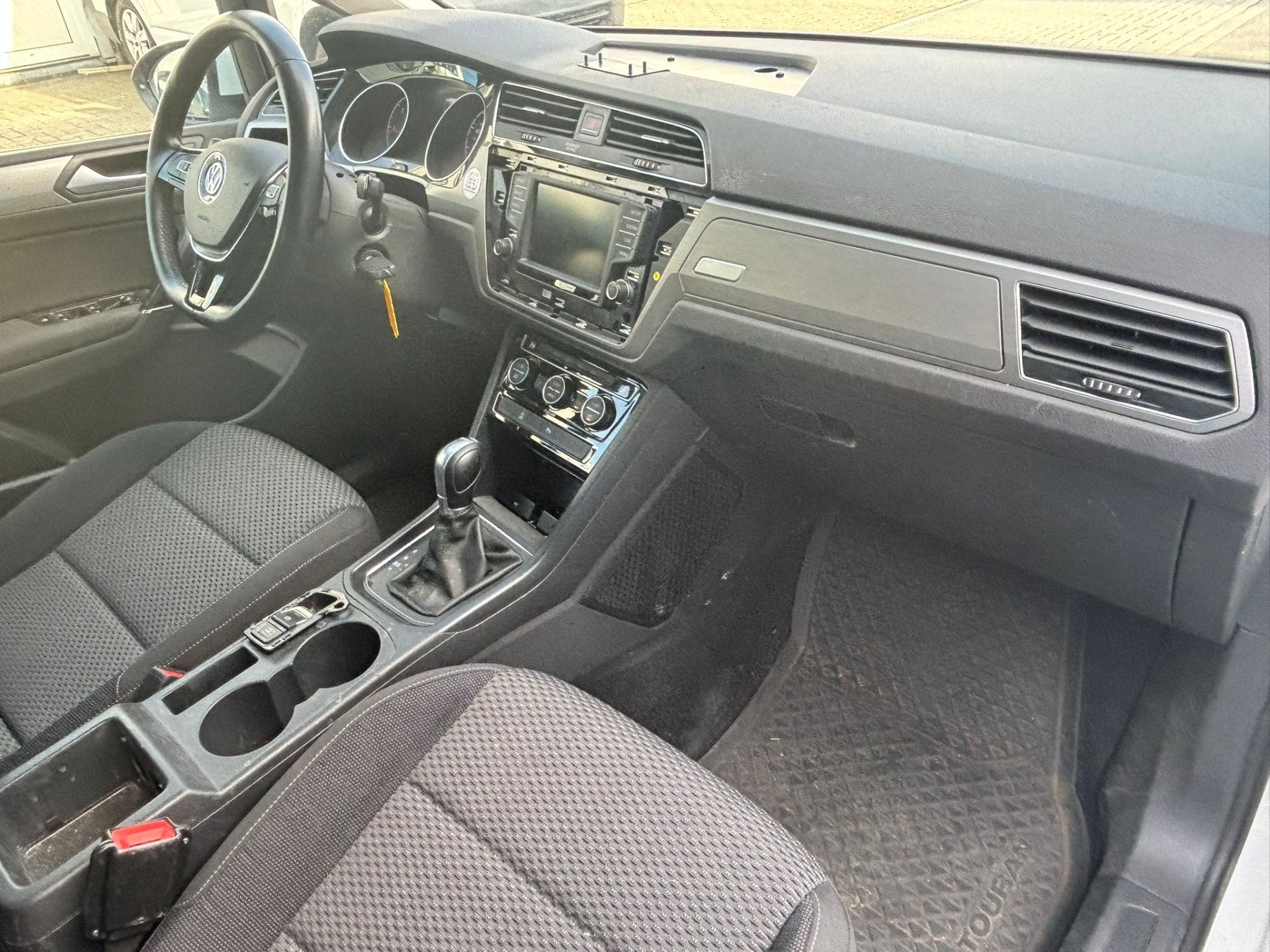 Volkswagen Touran 2.0 TDI SCR AUTOMAAT / DAELER ONDERHOUDEN, Auto's, Stof, 4 cilinders, 150 pk, Wit