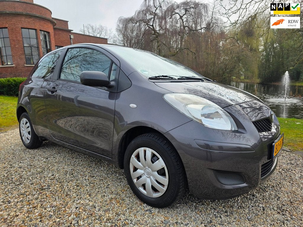 Toyota Yaris 1.0 VVTi Acces AIRCO *apk:02-2027*, Auto's, Toyota, Voorwielaandrijving, Euro 5, 750 kg, 965 kg