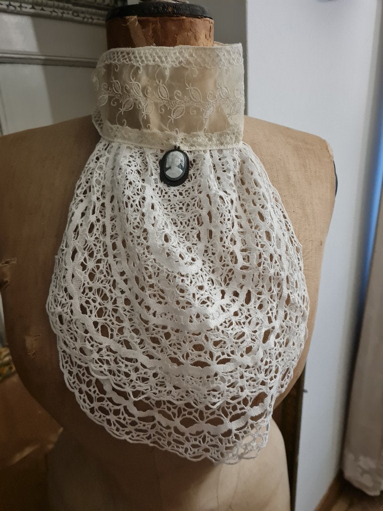 Vintage jabot met camee, Ophalen of Verzenden