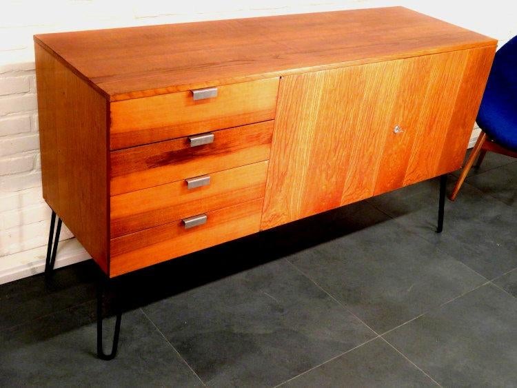 Mooi strak 1960 Dressoir, gewoon  neerzetten&genieten, Huis en Inrichting, Kasten | Dressoirs, Gebruikt, 100 tot 150 cm, 25 tot 50 cm