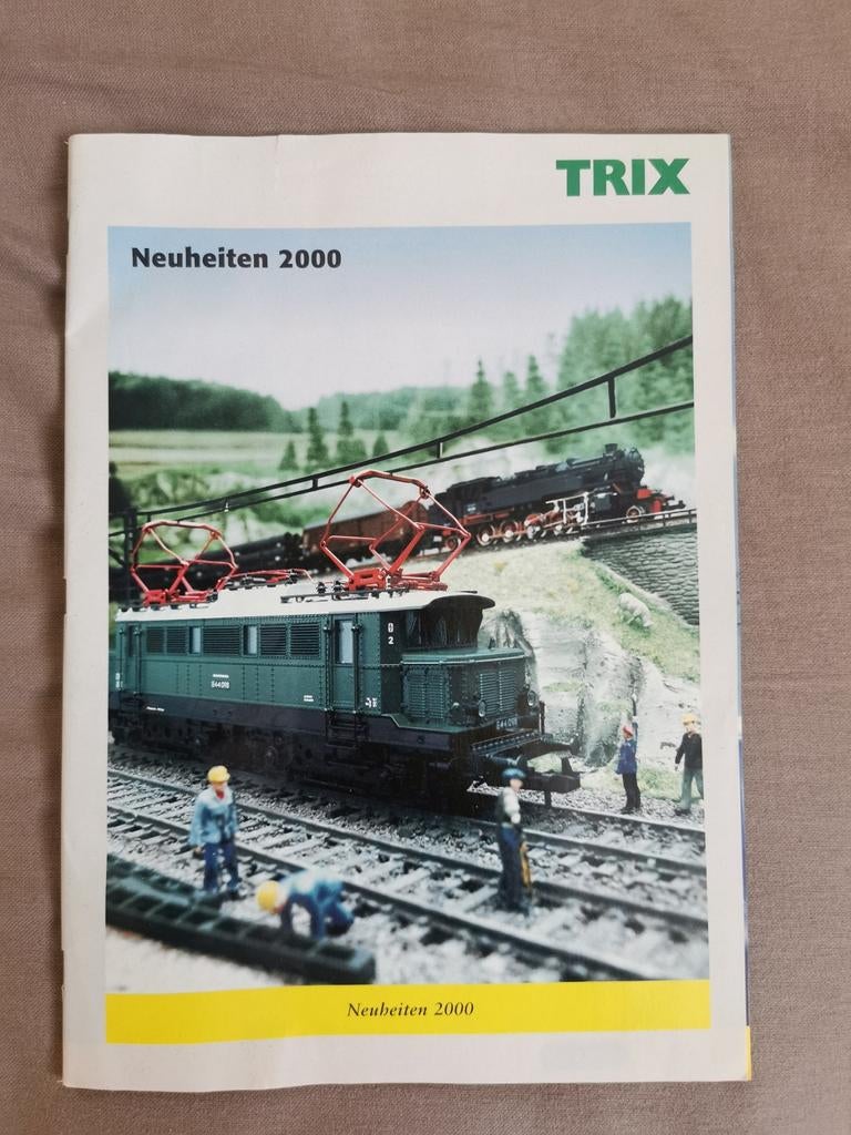 TRIX Neuheiten 2000 Catalogus, Gelijkstroom of Wisselstroom, Trix, Analoog, Zo goed als nieuw