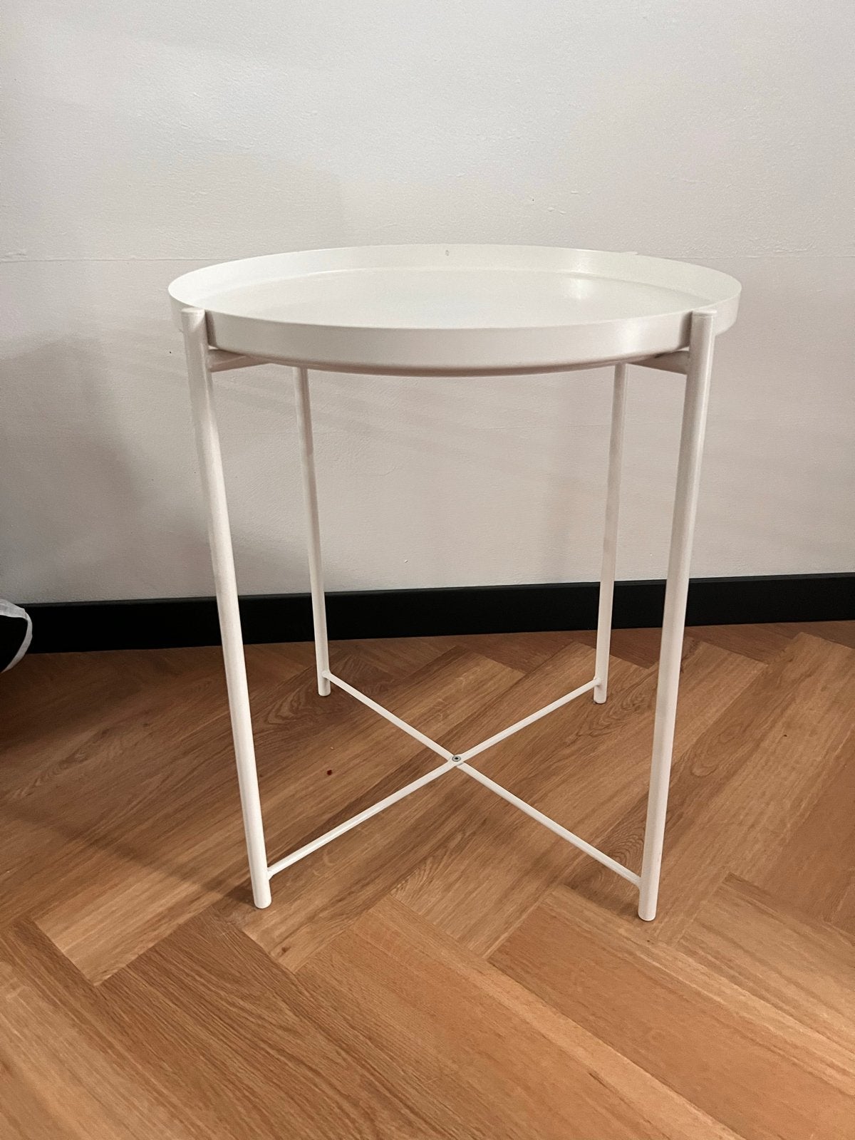IKEA Gladom bijzettafel wit, Minder dan 55 cm, Metaal of Aluminium, Rond, Zo goed als nieuw
