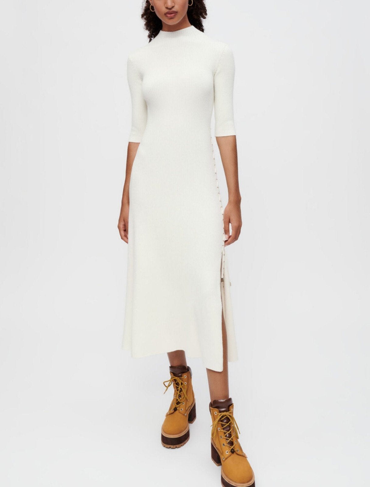 Maje gebreide midi-jurk met split en veters - Ecru 36, Kleding | Dames, Beige, Ophalen of Verzenden, Maat 36 (S), Onder de knie
