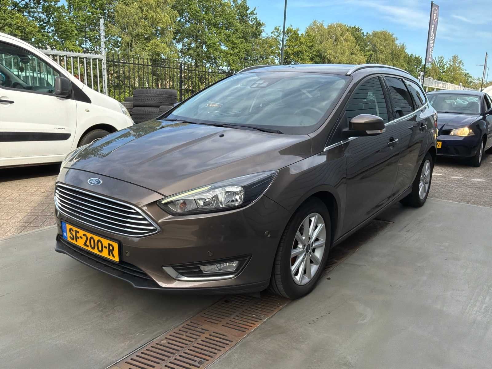 2017 Ford Focus Wagon 1.0 Titanium Personenauto, 125 pk, Gebruikt, Euro 6, Bruin