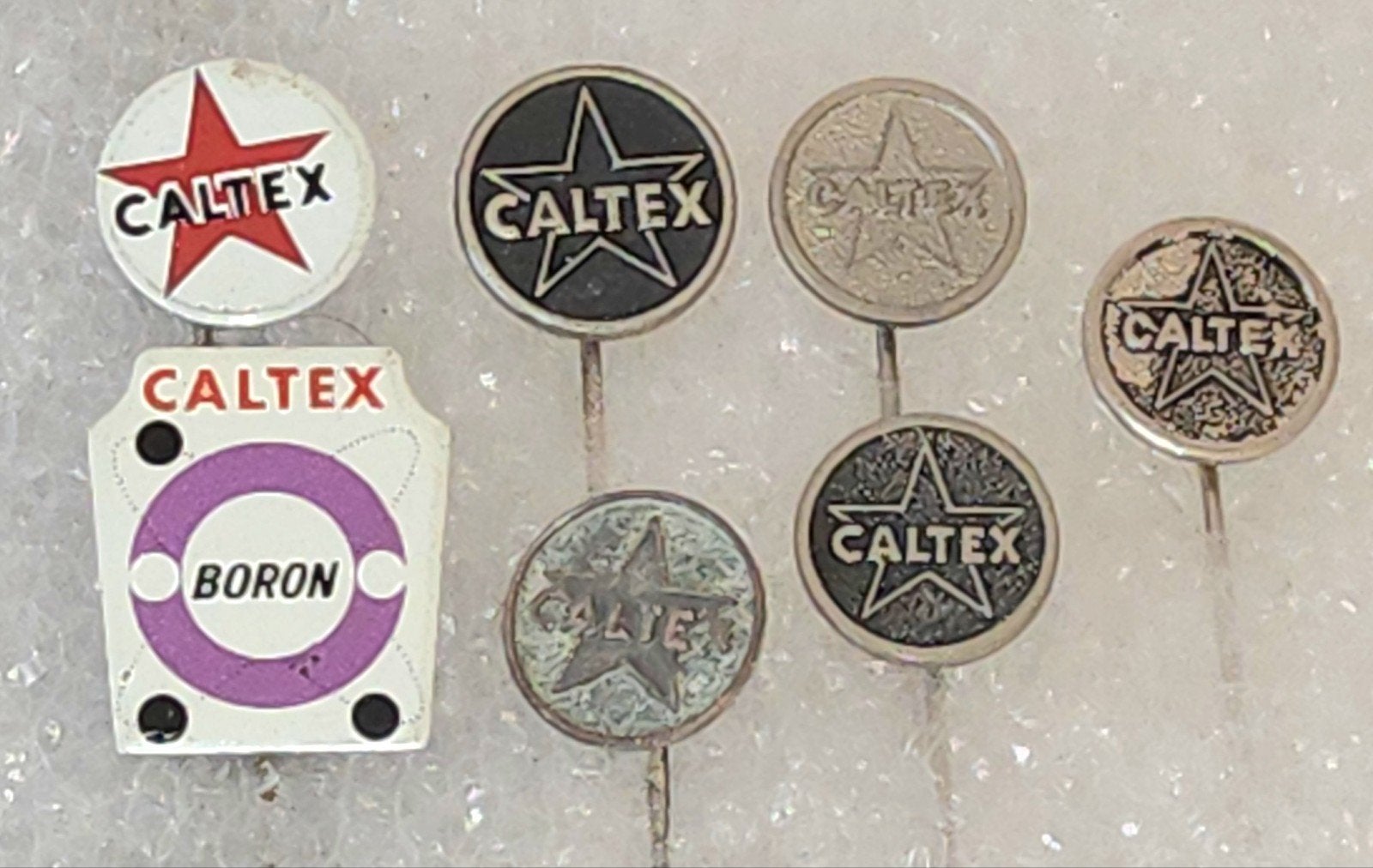 7 Caltex Speldjes - Vintage Collectie, Verzamelen, Ophalen of Verzenden, Gebruikt, Overige onderwerpen, Speldje of Pin