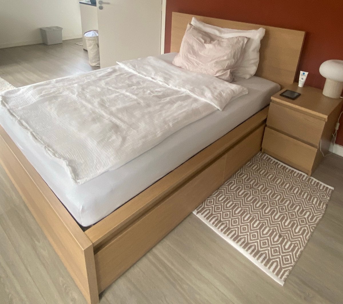 Ikea Bed 140x200 incl. Mattress & Bedside Table, Huis en Inrichting, Ophalen, Zo goed als nieuw, Tweepersoons