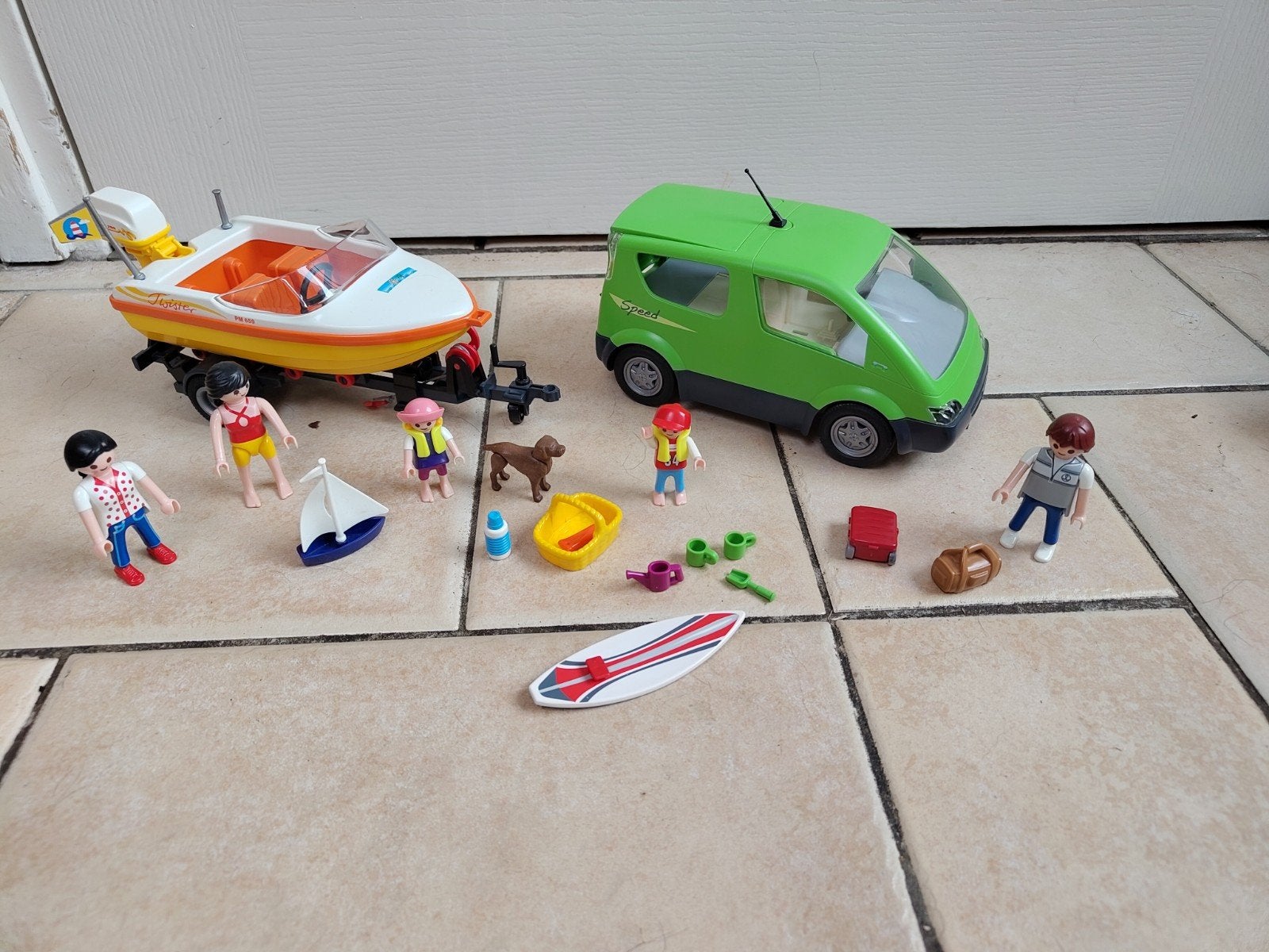 Playmobil Family Fun 4144 - Camper met boot en familie, Complete set, Voertuig, Zo goed als nieuw, Family fun