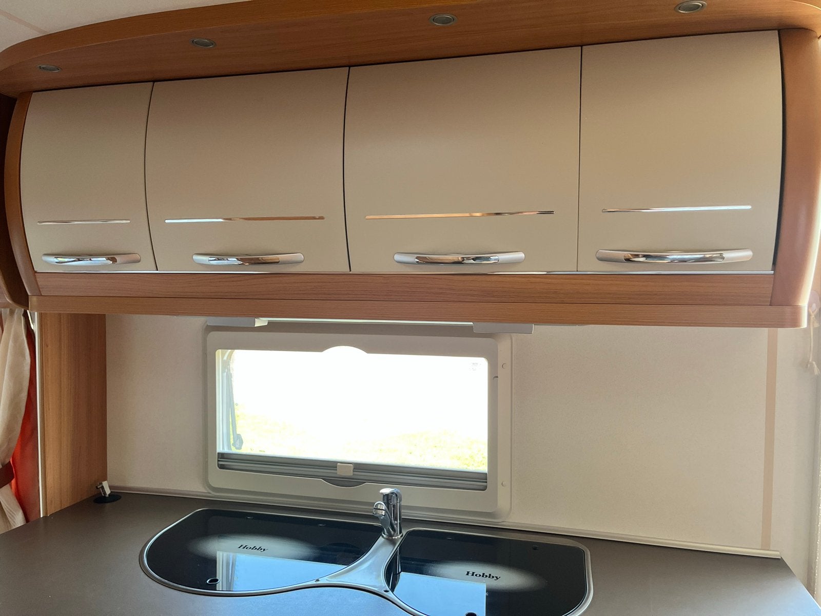 Hobby 440 SF (2009) met mover, luifel en voortent, Hordeur, Hobby, Treinzit, Dwarsbed
