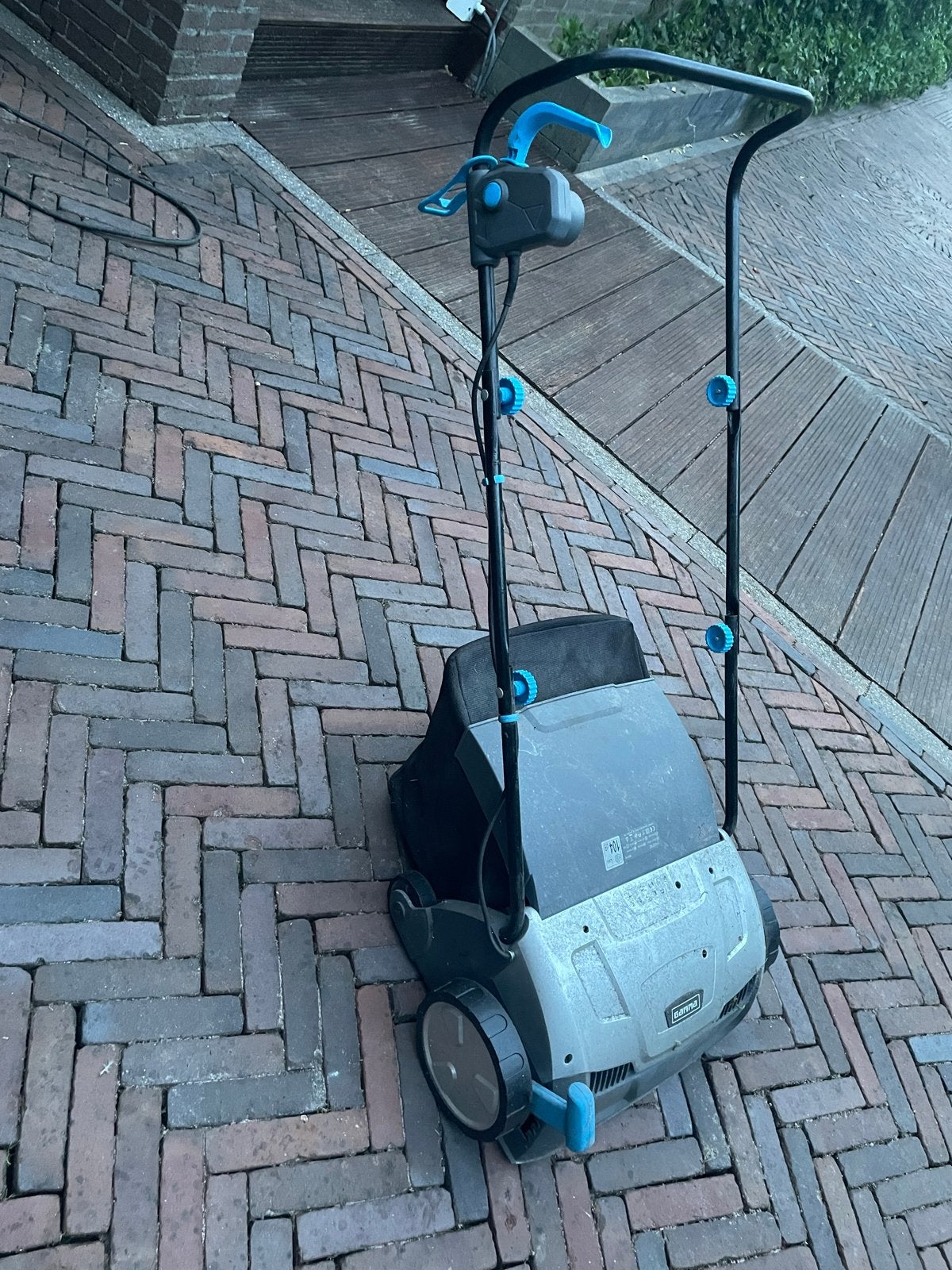 Gamma elektrische verticuteermachine, Ophalen, Gebruikt, Elektrische grasmaaier