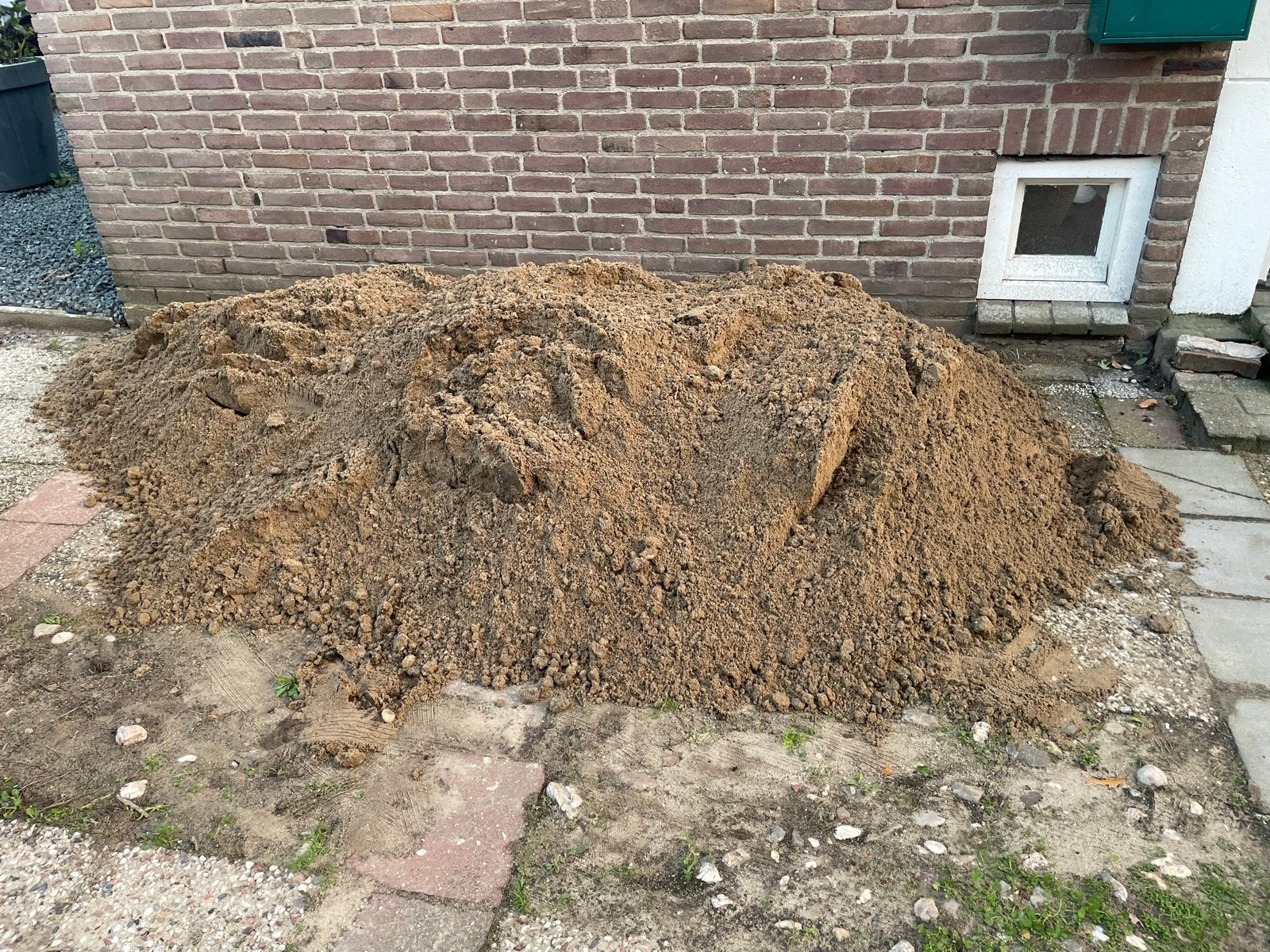 Gratis; +- 2 kuub witzand ophoogzand/straatzand, Tuin en Terras, Ophalen, Gebruikt, Ophoogzand