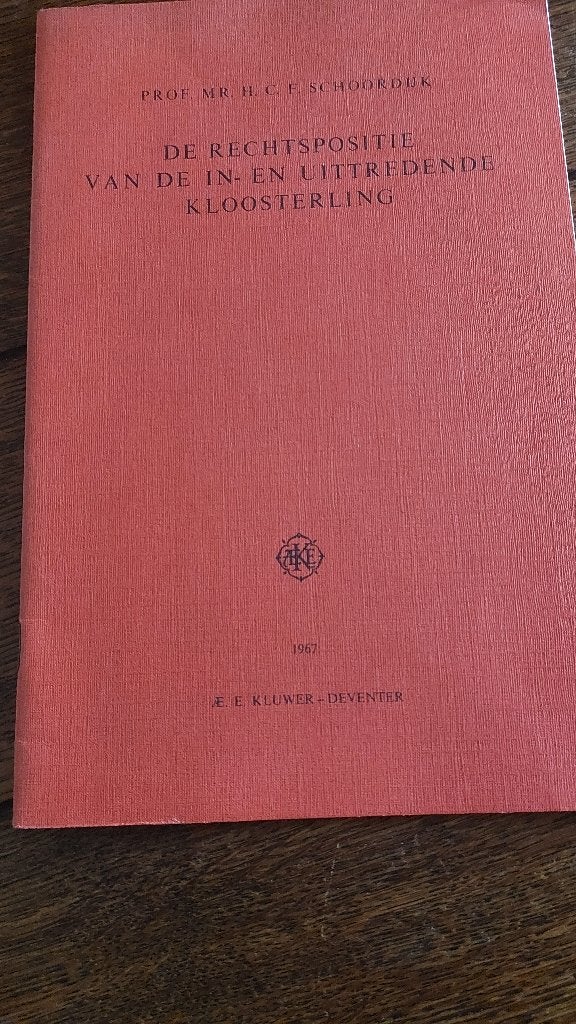 De RECHTspositie van de in- en uittredende kloosterling, Ophalen of Verzenden, Zo goed als nieuw, Christendom | Katholiek