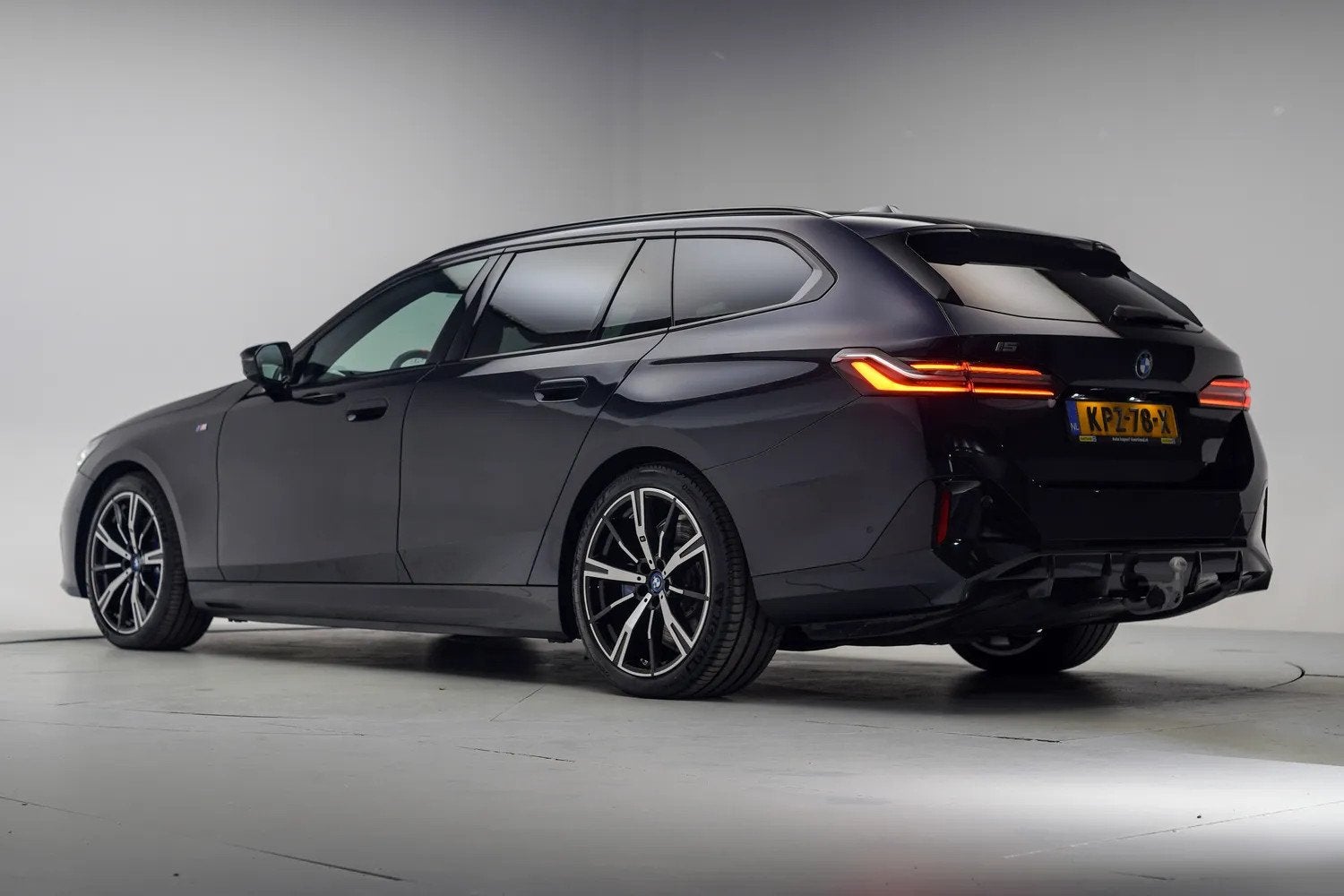 BMW i5