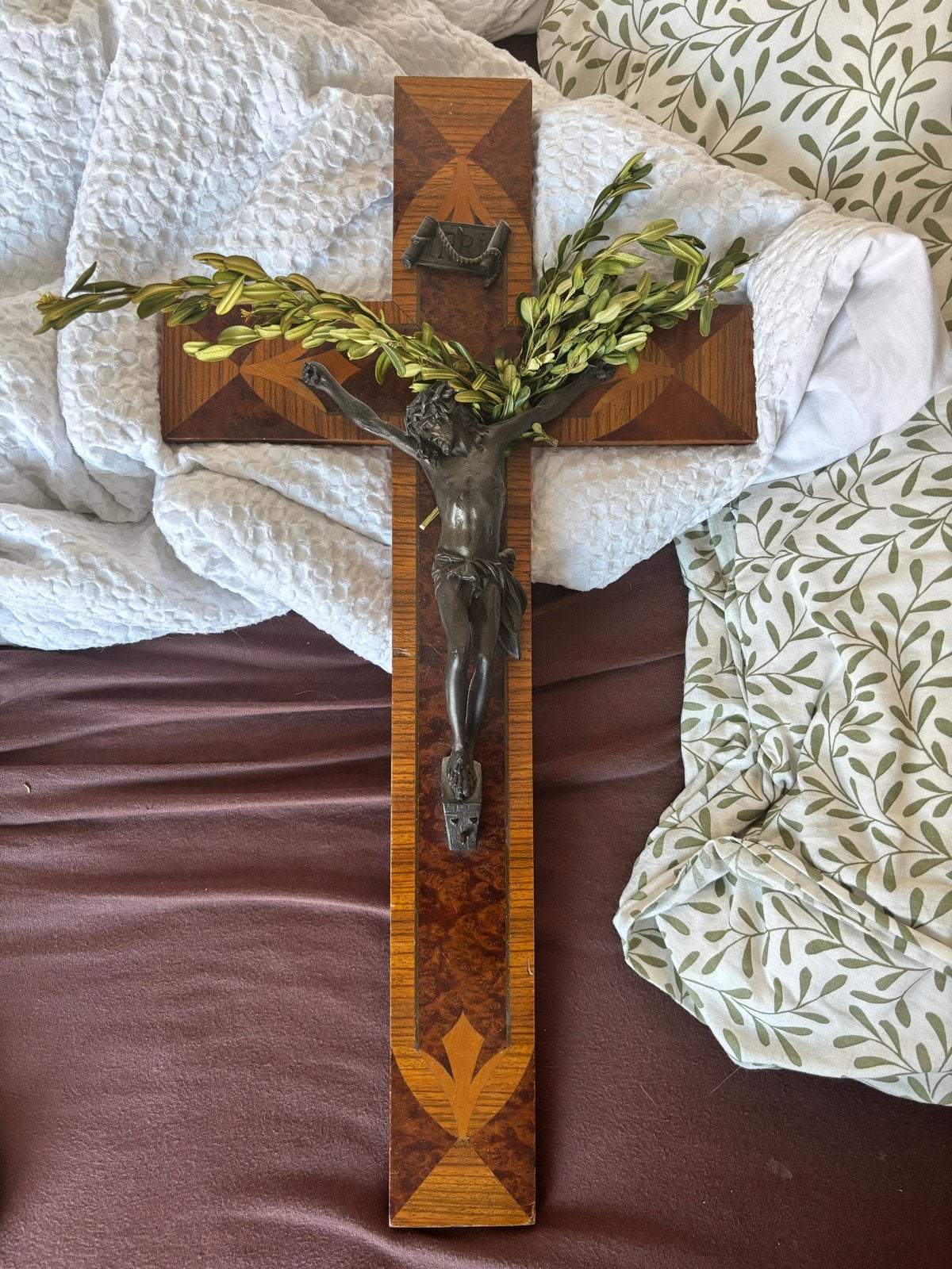 Antiek Kruisbeeld met Intarsia Houtwerk, Ophalen
