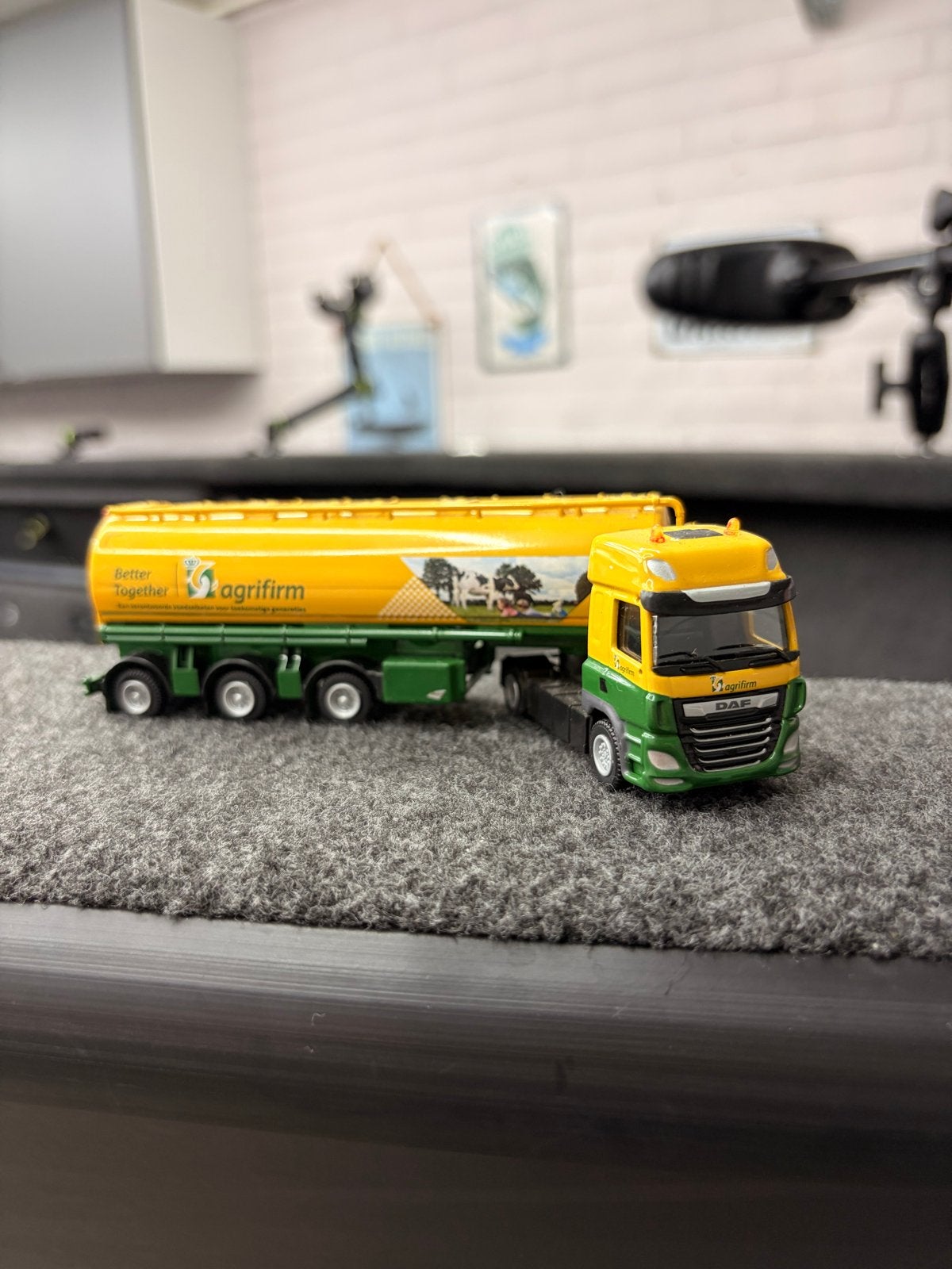 Wsi DAF Agrifirm tankwagen model - Zo goed als nieuw, Hobby en Vrije tijd, Overige merken, 1:50 of kleiner, Ophalen of Verzenden