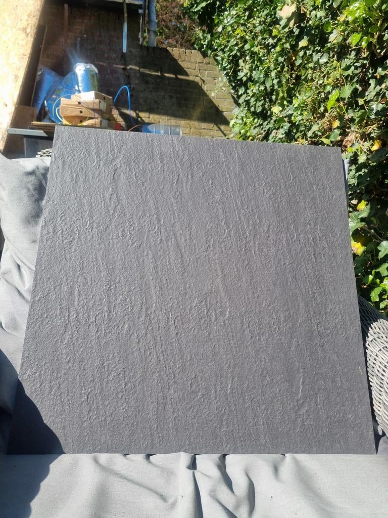 2 Prachtige natuurstenen tegels 60x60 met licht reliëf, 60 cm of meer, Nieuw, Ophalen of Verzenden, Minder dan 5 m²