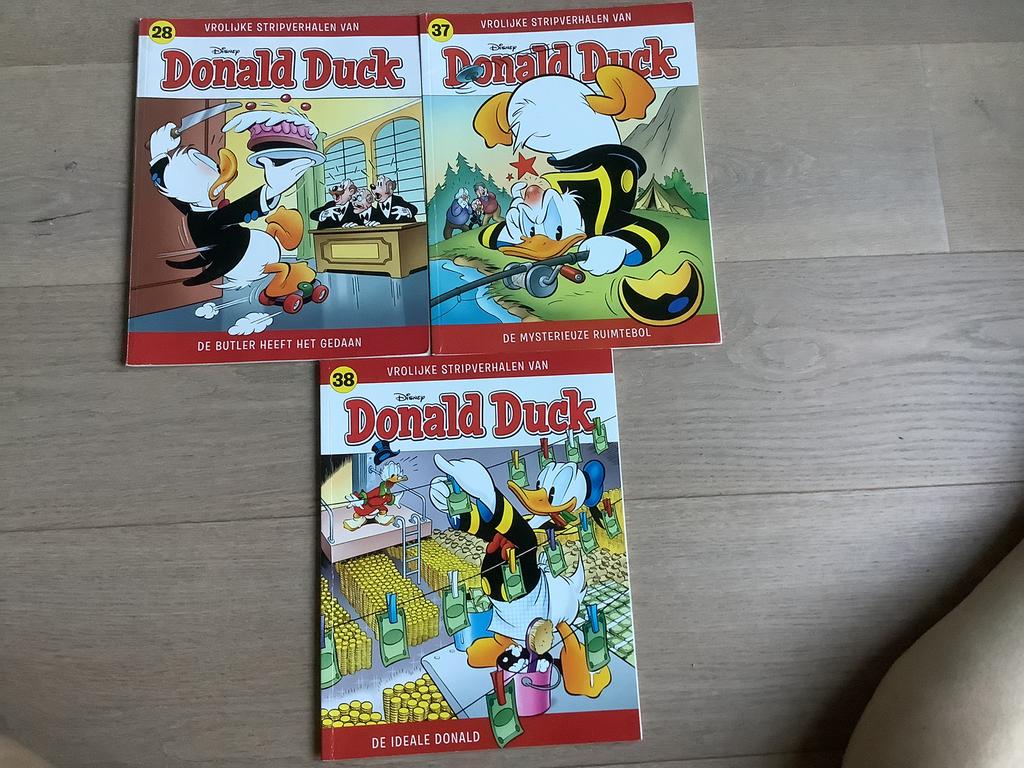 3 Vrolijke stripverhalen van Donald Duck - 28, 37 en 38, Meerdere stripboeken, Ophalen of Verzenden, Zo goed als nieuw