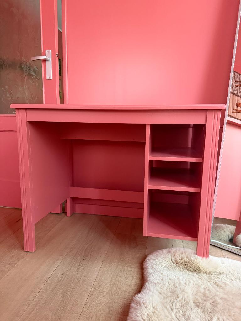 Roze bureau, Huis en Inrichting, Bureaus, Ophalen, 52 cm, Zo goed als nieuw, Overige typen