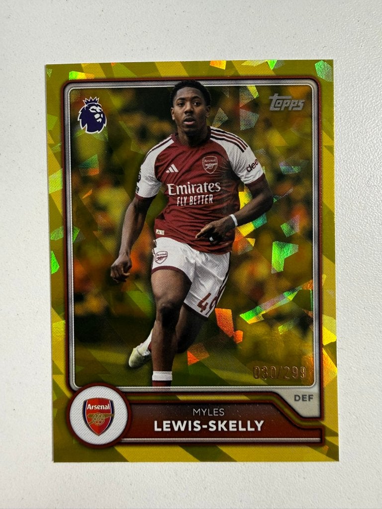 Myles Lewis-Skelly /299 Yellow Topps Premier League 2026-27, Ophalen of Verzenden, Nieuw, Buitenlandse clubs, Poster, Plaatje of Sticker