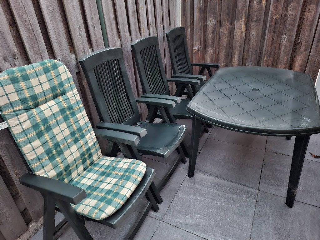 Tuinstel met parasol, Ophalen, 4 zitplaatsen, Kunststof, Gebruikt