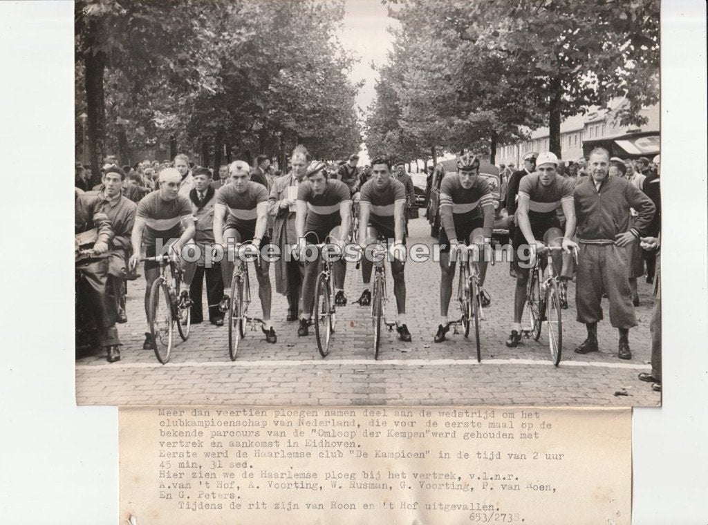 Oude persfoto Eindhoven clubkampioenschap NL wielrennen NCK, Verzamelen, Foto's en Prenten, Gebruikt, Verzenden, Foto, 1940 tot 1960