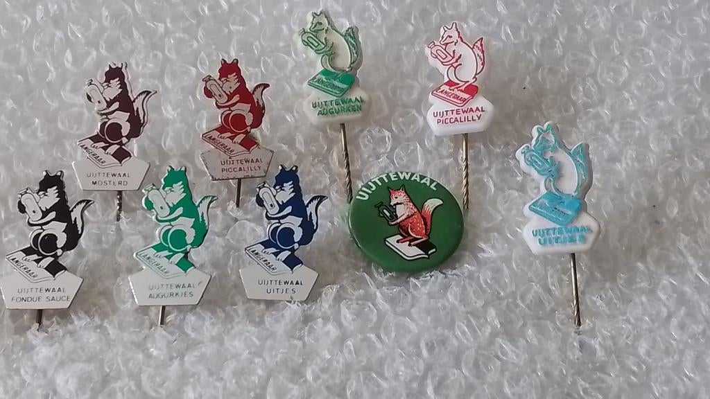8 verschillende speldjes en een button uijttewaal conserven, Ophalen of Verzenden, Zo goed als nieuw, Overige onderwerpen