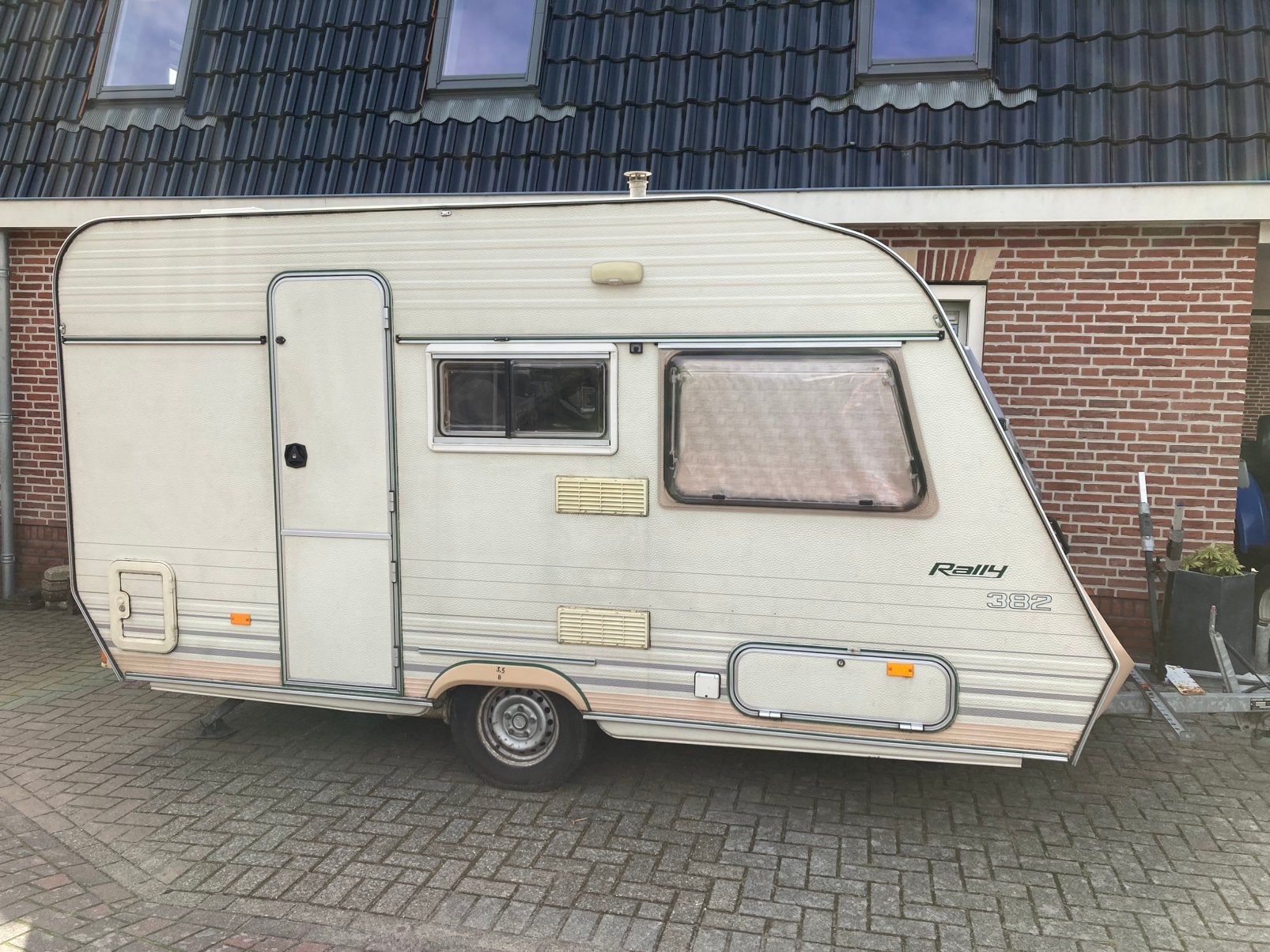 Home Car Rally 382 met voortent, Home-car, Rondzit, Dwarsbed, Particulier