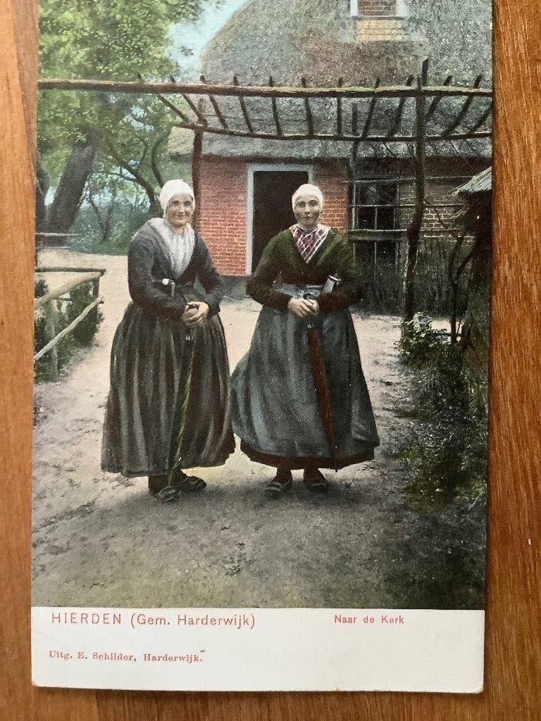 Hierden, naar de kerk in klederdracht, Antiek en Kunst, Ophalen of Verzenden