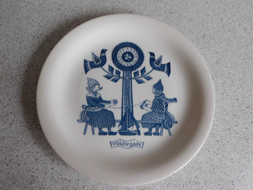 Bord 20,5 cm. Klederdracht Volendam Royal Sphinx, Ophalen of Verzenden