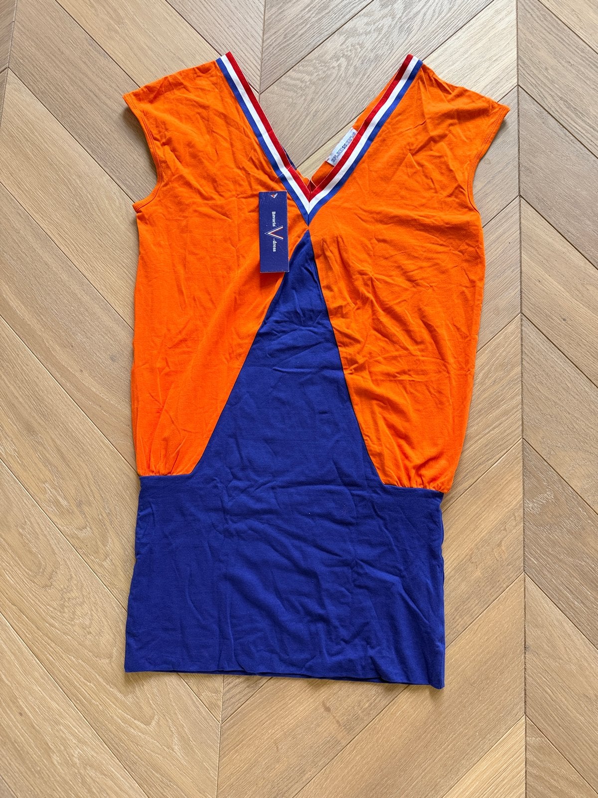 Bavaria Spijkers en Spijkers voetbal jurkje, Kleding | Dames, Jurken, Maat 38/40 (M), Nieuw, Oranje, Ophalen of Verzenden