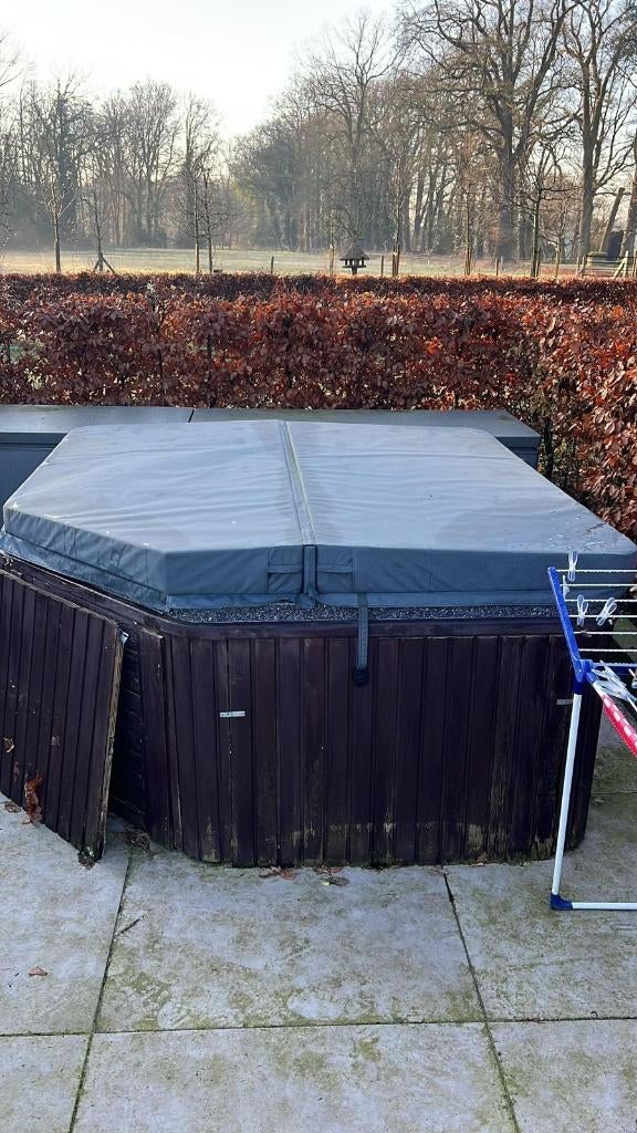 Hot tub Sunrise jacuzzi, Tuin en Terras, Bubbelbaden en Hottubs, Ophalen, Gebruikt, Vast