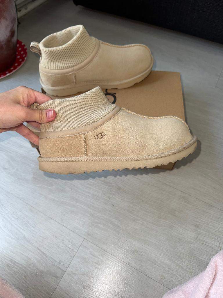 UGG Classic Ultra Stretch Cuff maat 37, UGG, Ophalen of Verzenden, Zo goed als nieuw, Instappers