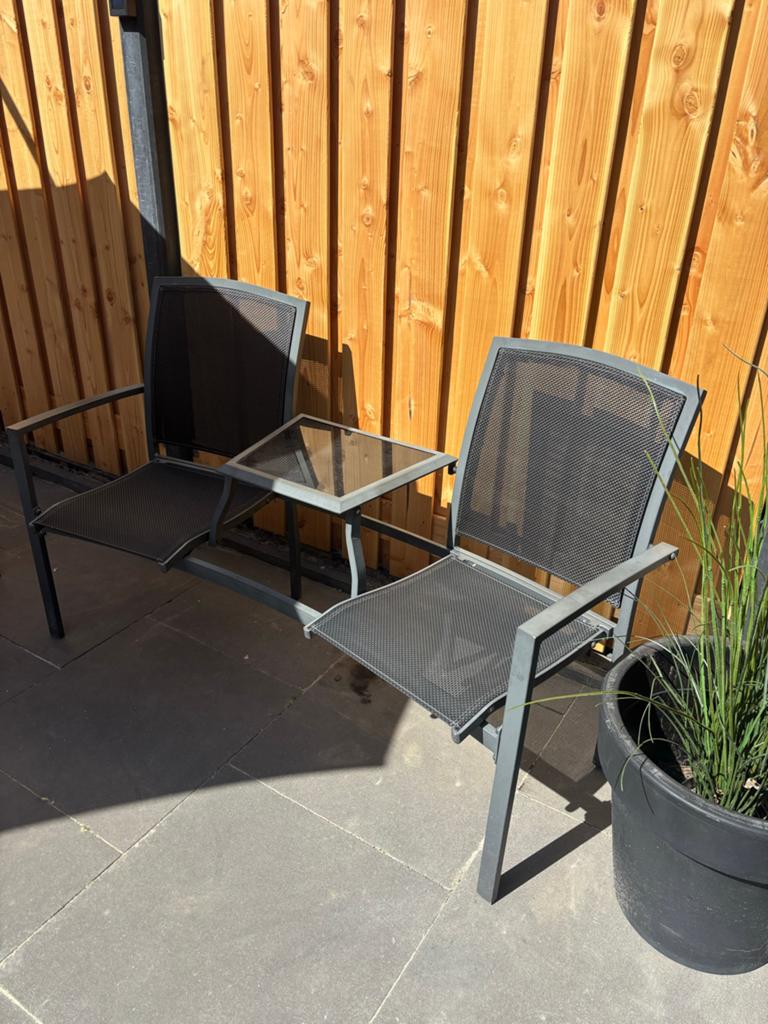 Twee persoons tuinbankje met tafeltje, Ophalen, Gebruikt, Metaal