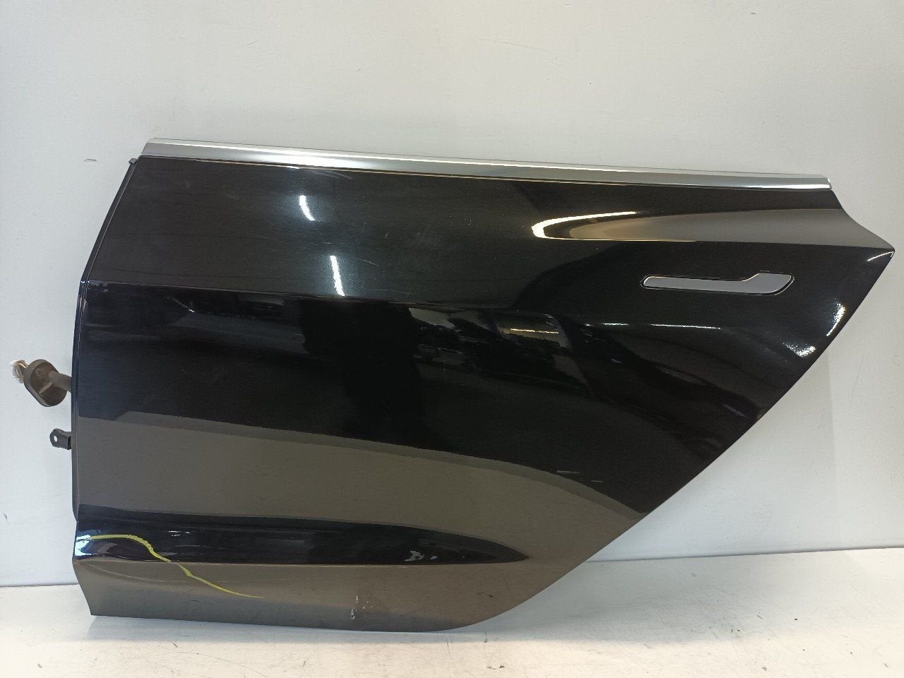 Portier links achter Tesla Model 3, Auto-onderdelen, Onderdelen@venauto.nl, Van der Ven Autorecycling B.V., Gebruikt, Ettenseweg 76, 4706 PB Roosendaal, The Netherlands