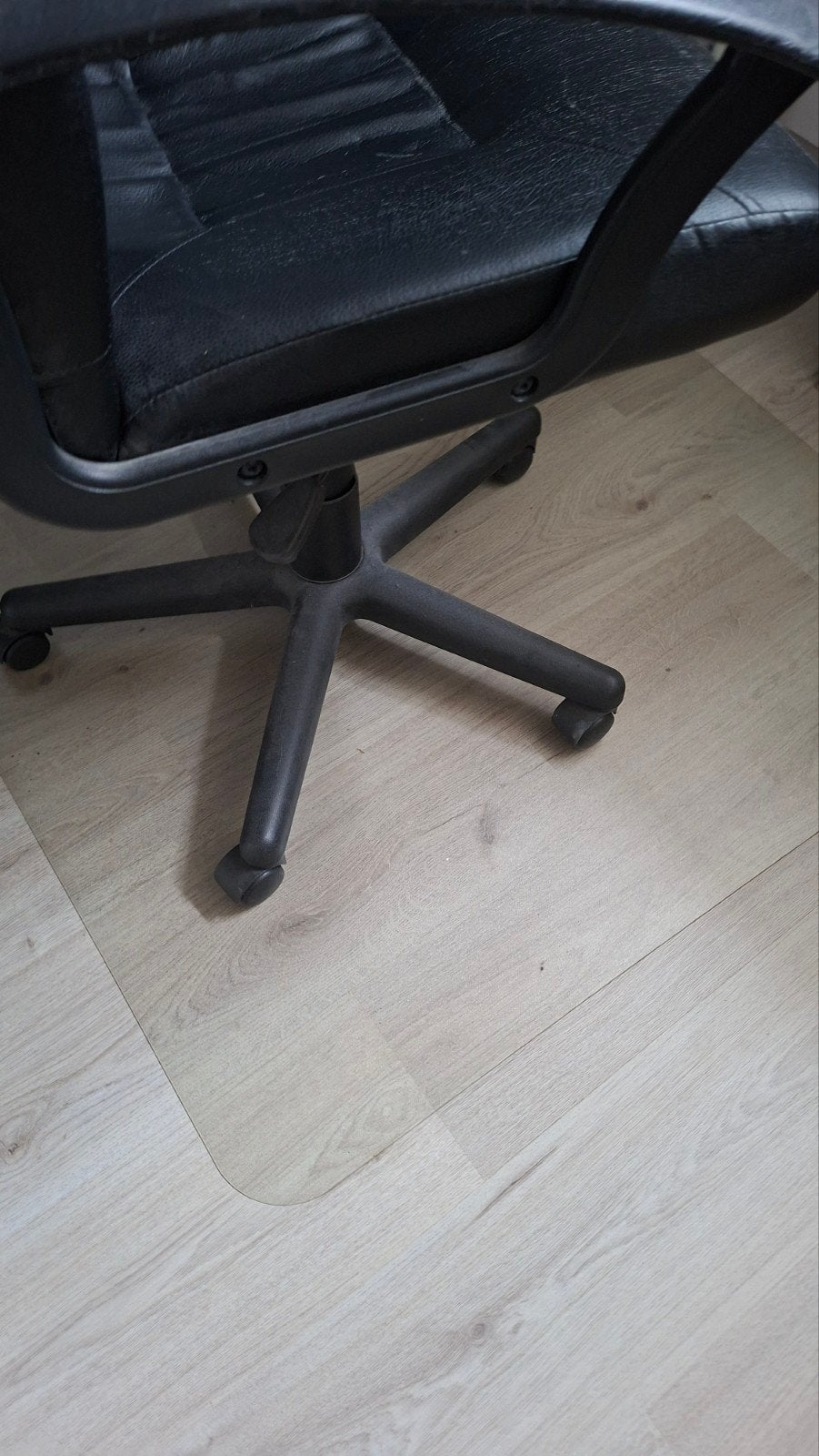 Zwarte bureaustoel met gebruikssporen, Ophalen, Gebruikt, Zwart
