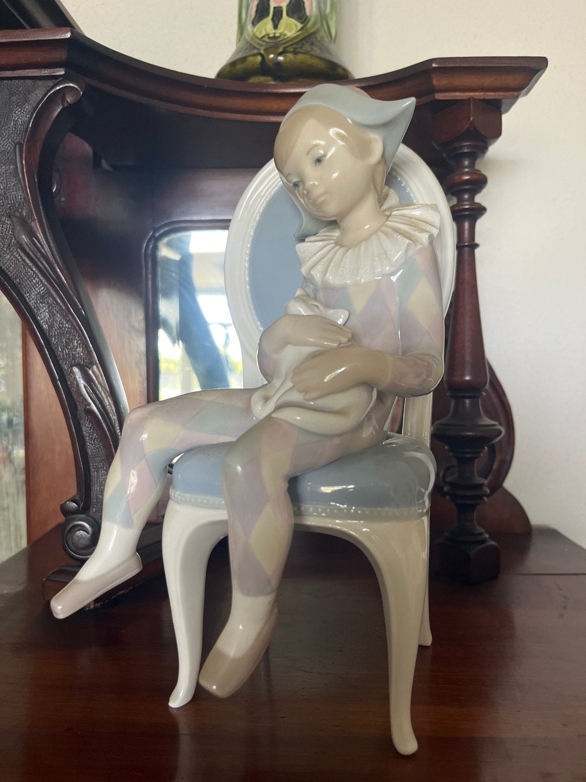 Lladro Harlekijn beeldje op stoel - 25 cm hoog, Ophalen, Zo goed als nieuw, Mens