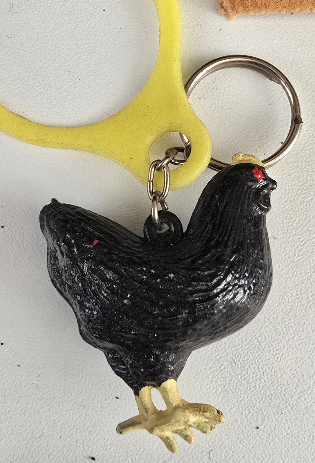 Sleutelhanger kip - Zwart met gele details, Verzamelen, Sleutelhangers, Verzenden