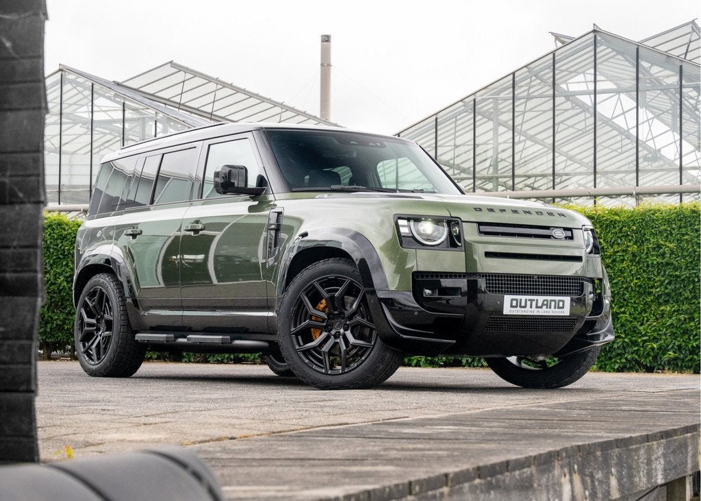 Land Rover Defender 110 P300e 110 X-Dynamic HSE | Outland Ed, Auto's, Land Rover, Gebruikt, Zwart, 4 cilinders, 3000 kg
