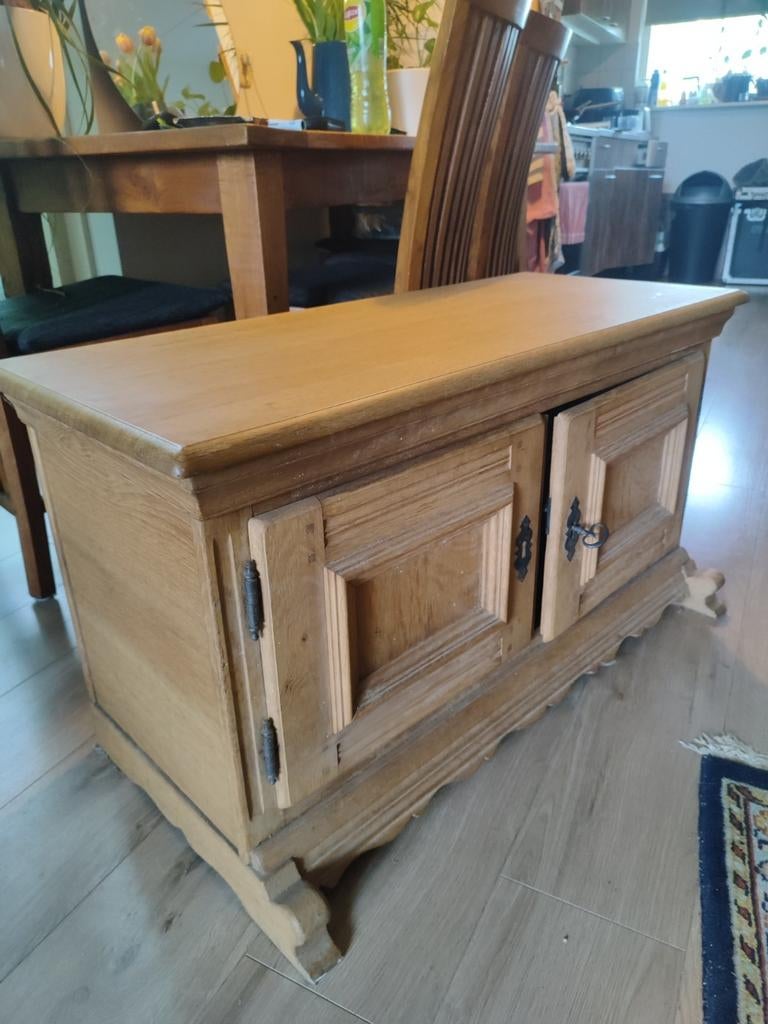Houten kastje met deurtjes, tv meubel, Antiek en Kunst, Antiek | Meubels | Kasten, Ophalen of Verzenden