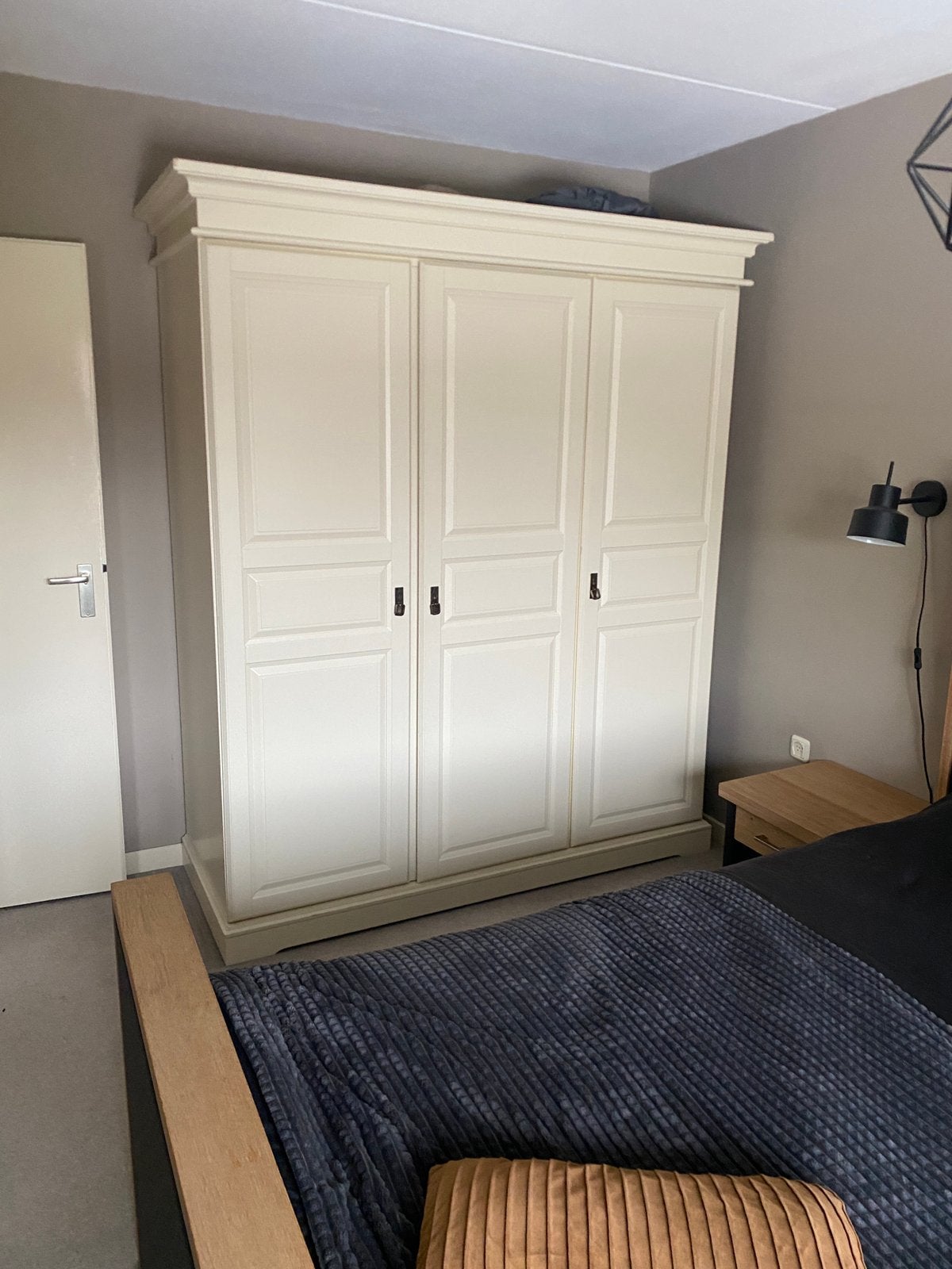 Stevige landelijke kledingkast met 3 deuren, Ophalen, Met deur(en), Gebruikt, 200 cm of meer