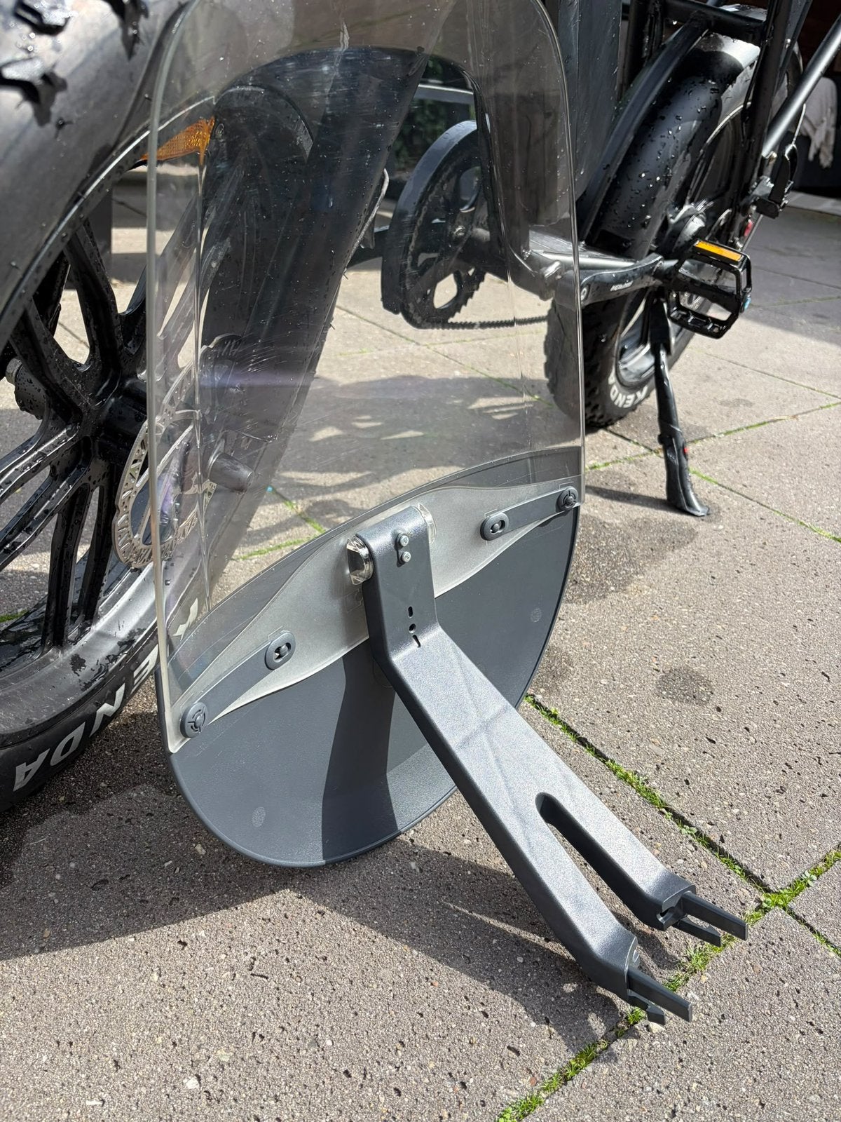 Qibbel Voorzitje + Windscherm / Voorscherm, Fietsen en Brommers, Ophalen, Zo goed als nieuw, Voetsteuntjes