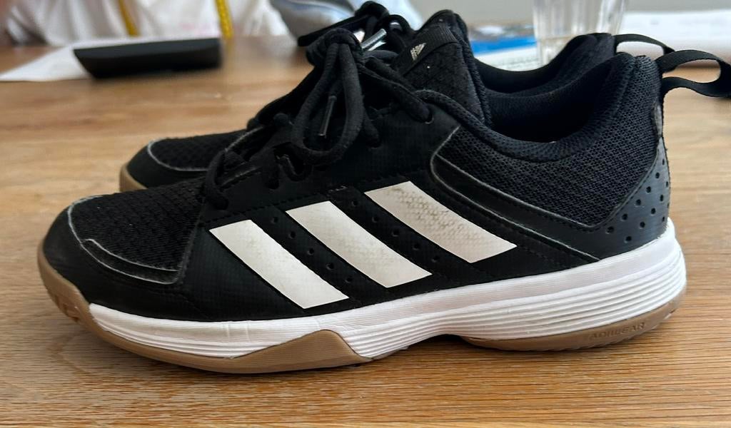 Adidas zaalschoen maat 36,5, Adidas, Overige typen, Ophalen of Verzenden, Zo goed als nieuw