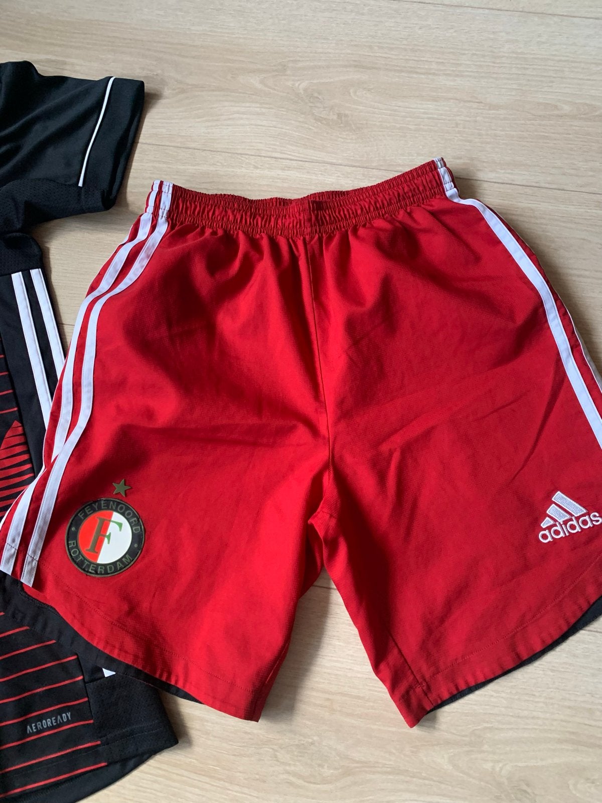 Feyenoord rode korte broek - Maat 13/14 (158/164), Maat XS of kleiner, Ophalen of Verzenden, Zo goed als nieuw, Broek