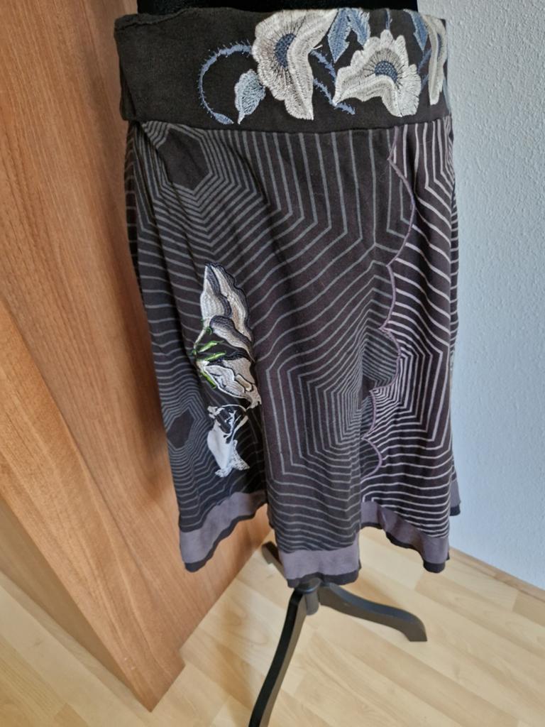 Desigual rok maat XL met borduursels en prints, Zwart, Maat 46/48 (XL) of groter, Ophalen of Verzenden, Knielengte